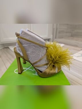 Sam Edelman Layton Pear Satin Feather-Trim Strappy High Heel Sandals. 8.5 NWT